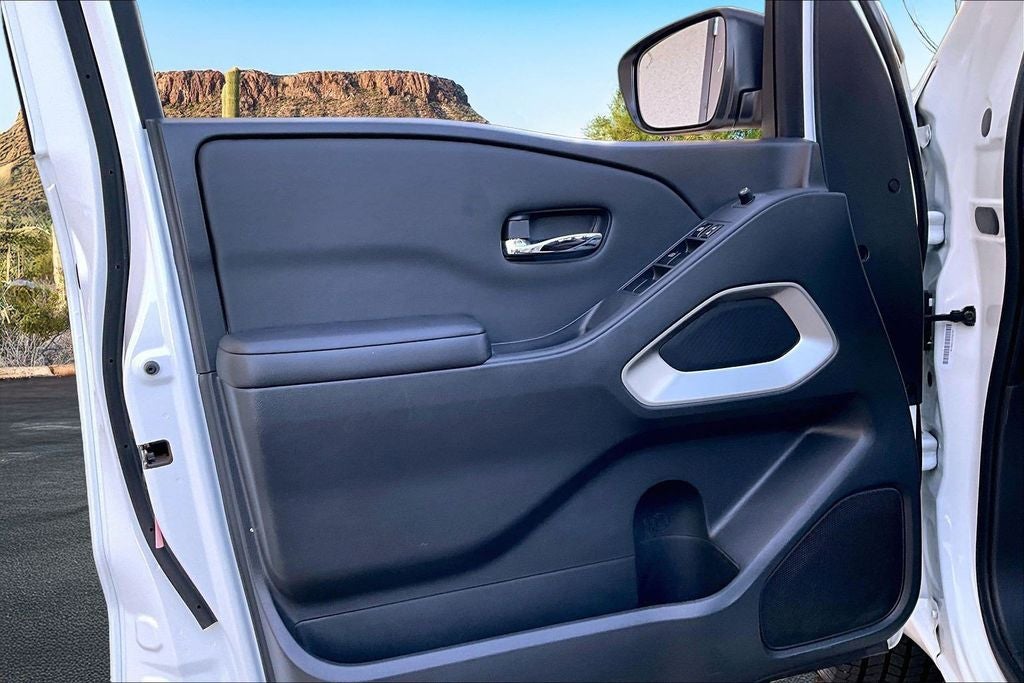 2024 Nissan Frontier SV