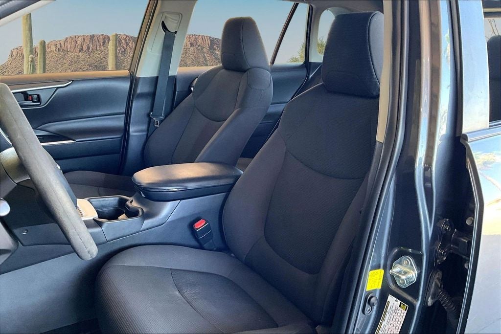 2021 Toyota RAV4 LE