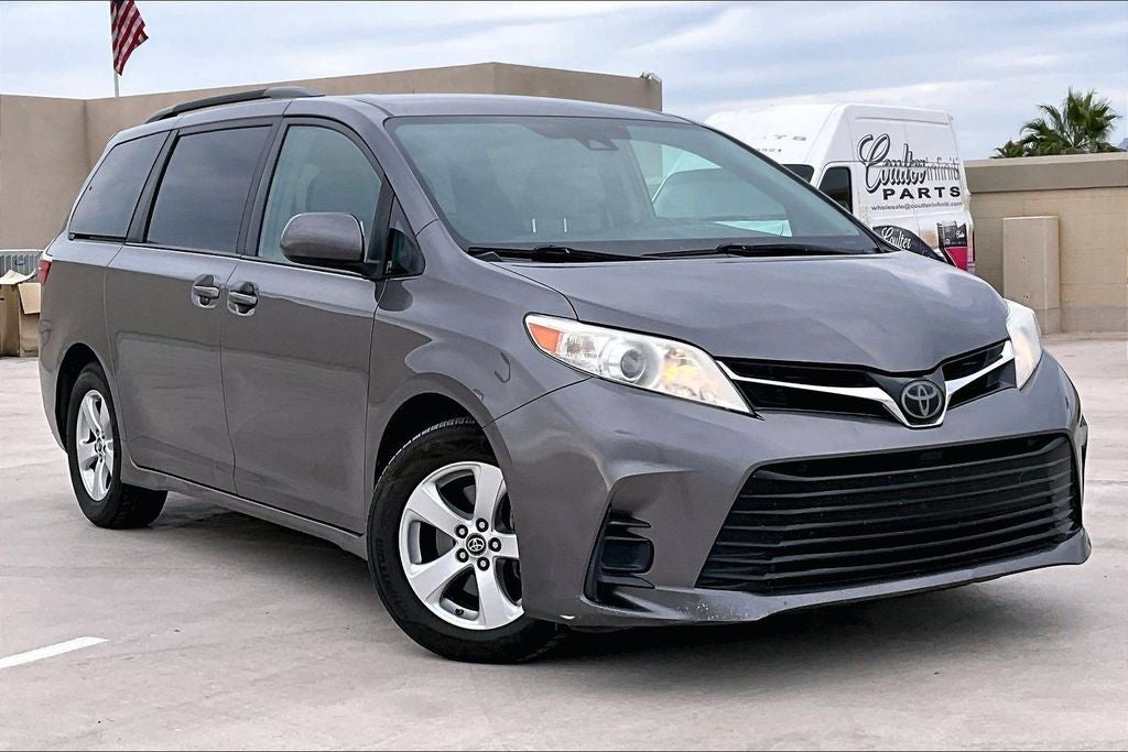 2019 Toyota Sienna LE 8 Passenger