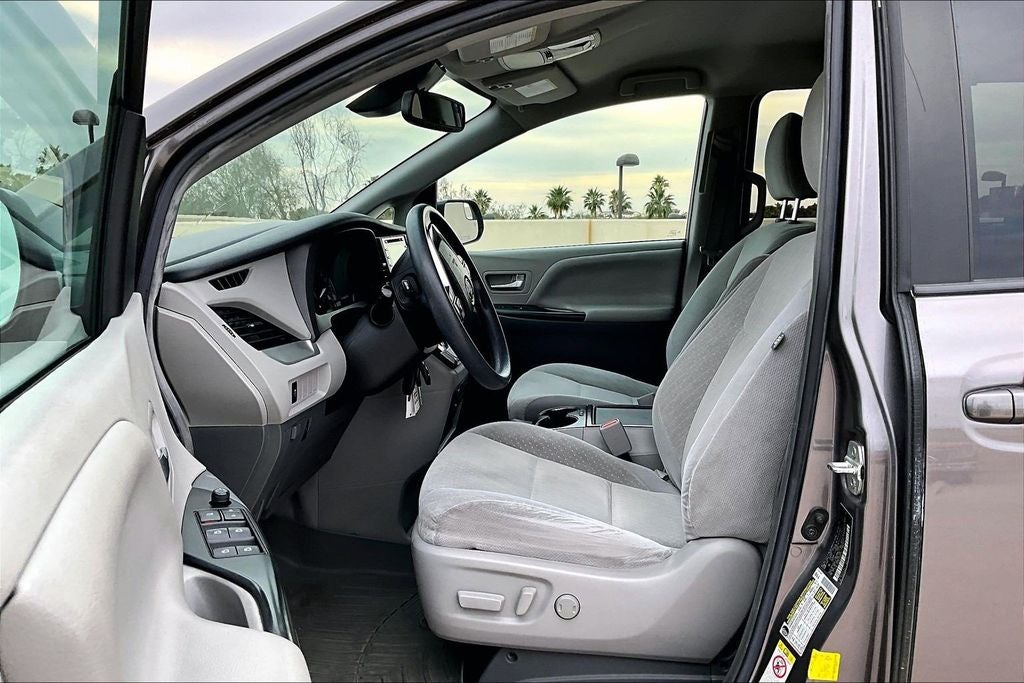 2019 Toyota Sienna LE 8 Passenger