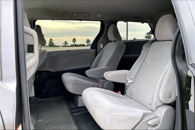 2019 Toyota Sienna LE 8 Passenger