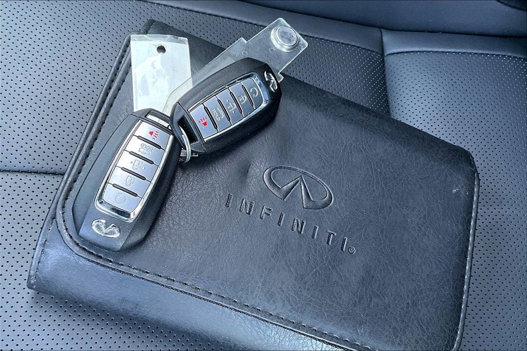 2022 INFINITI Q60 LUXE RWD