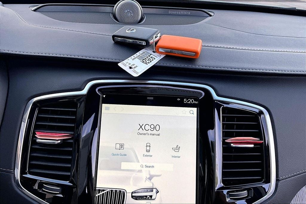 2022 Volvo XC90 Recharge Plug-In Hybrid T8 Inscription 7 Passenger