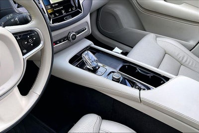 2022 Volvo XC90 Recharge Plug-In Hybrid T8 Inscription 7 Passenger