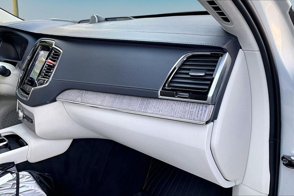 2022 Volvo XC90 Recharge Plug-In Hybrid T8 Inscription 7 Passenger