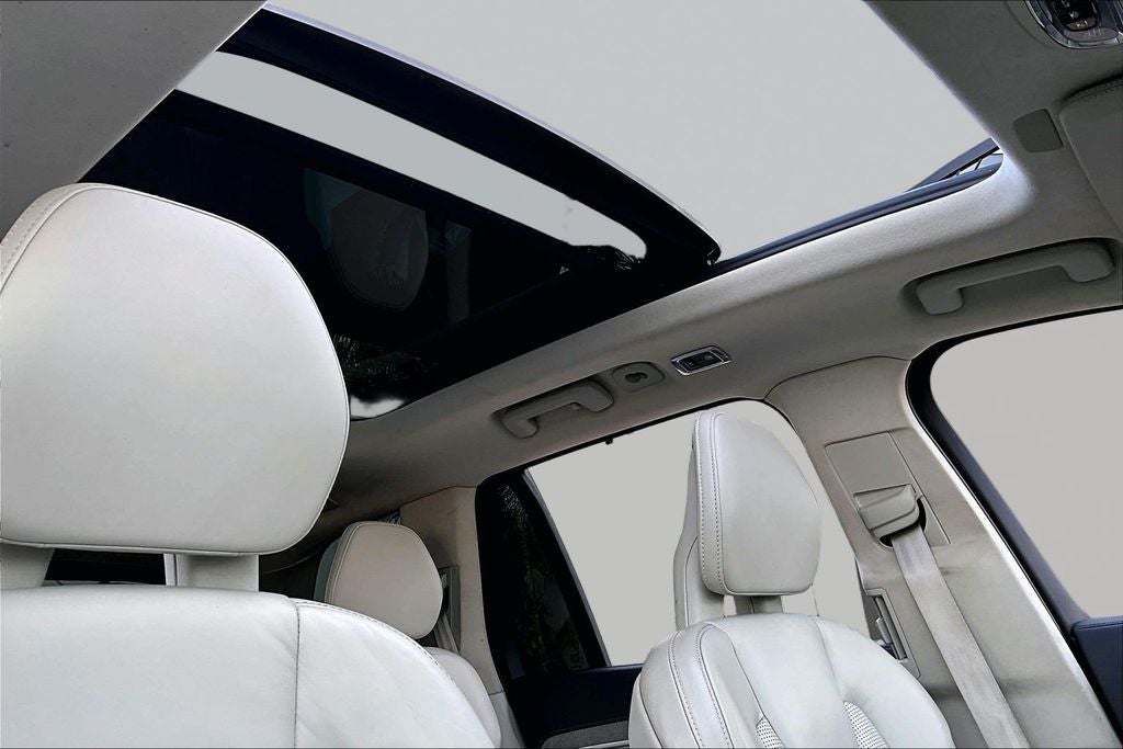 2022 Volvo XC90 Recharge Plug-In Hybrid T8 Inscription 7 Passenger