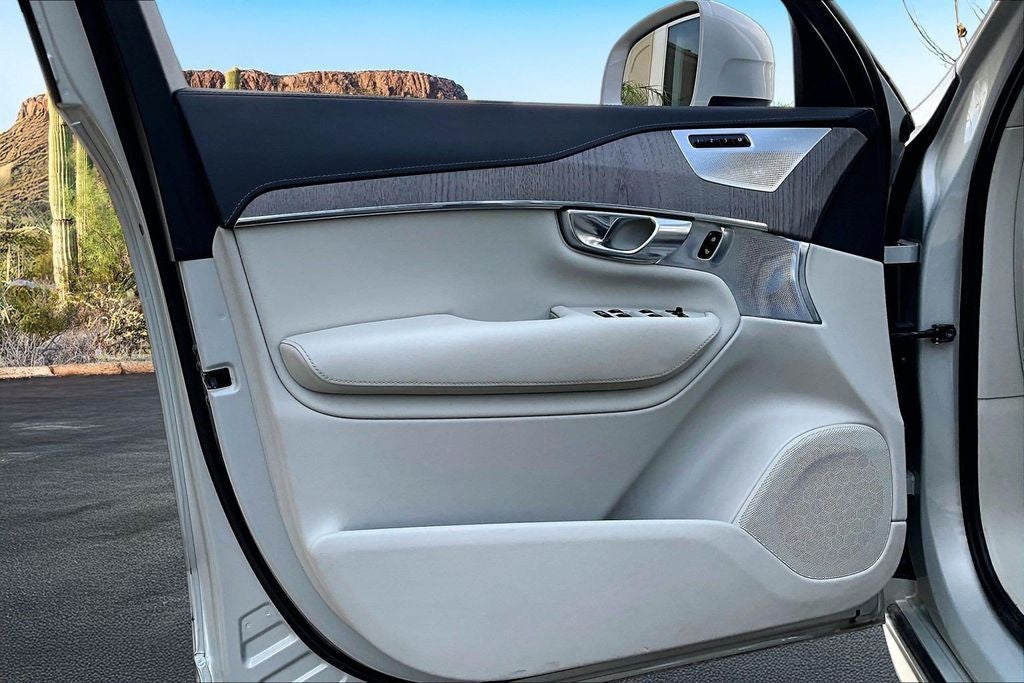 2022 Volvo XC90 Recharge Plug-In Hybrid T8 Inscription 7 Passenger