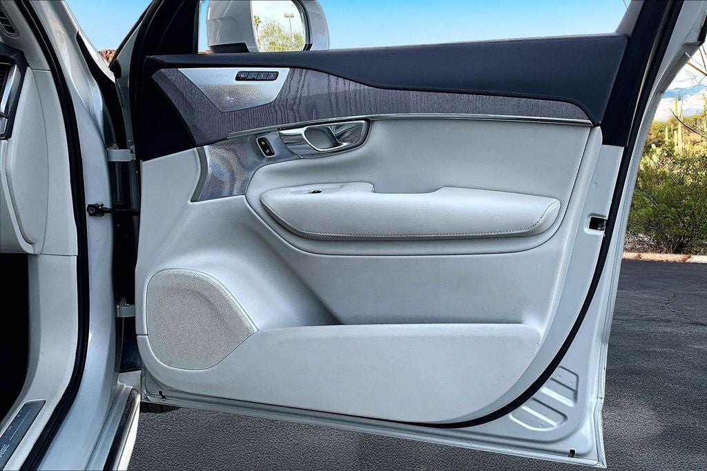 2022 Volvo XC90 Recharge Plug-In Hybrid T8 Inscription 7 Passenger