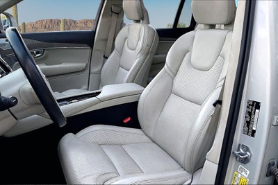 2022 Volvo XC90 Recharge Plug-In Hybrid T8 Inscription 7 Passenger