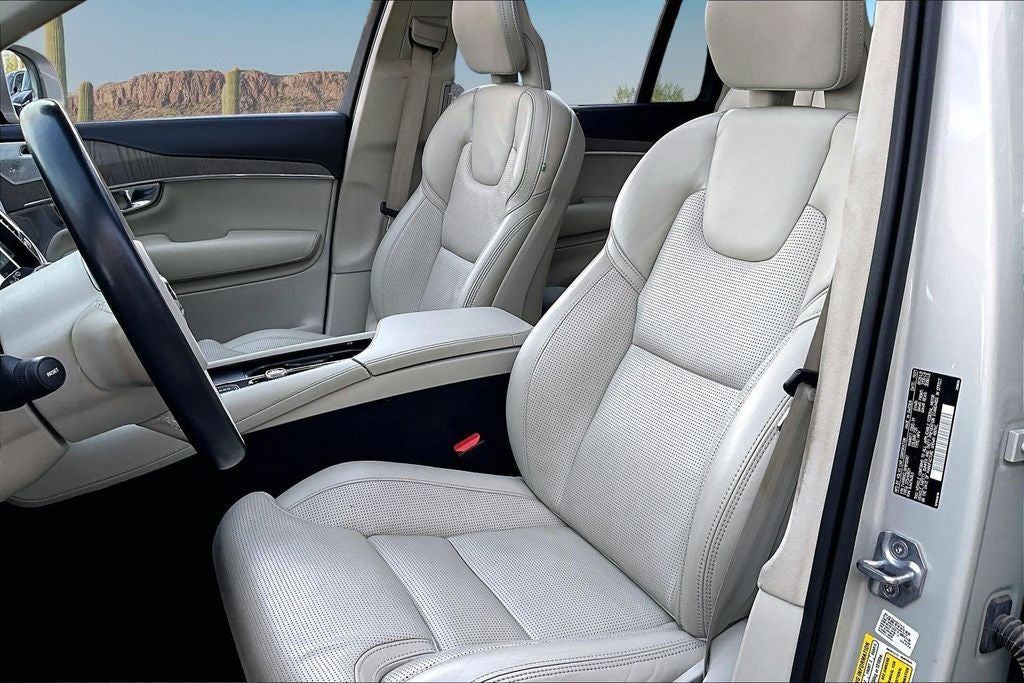 2022 Volvo XC90 Recharge Plug-In Hybrid T8 Inscription 7 Passenger