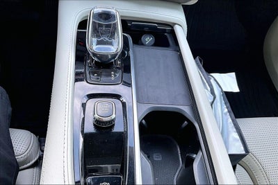 2022 Volvo XC90 Recharge Plug-In Hybrid T8 Inscription 7 Passenger