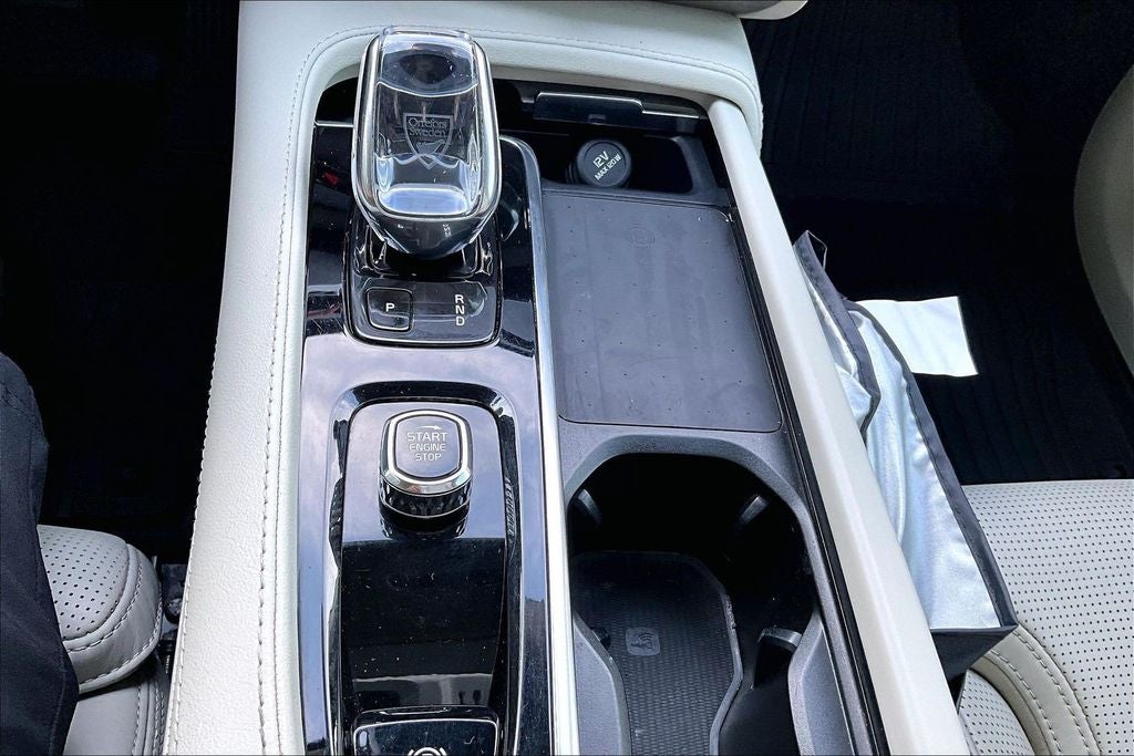 2022 Volvo XC90 Recharge Plug-In Hybrid T8 Inscription 7 Passenger