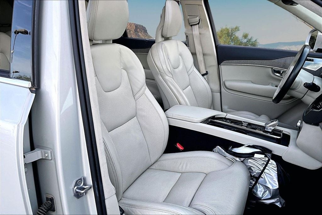 2022 Volvo XC90 Recharge Plug-In Hybrid T8 Inscription 7 Passenger