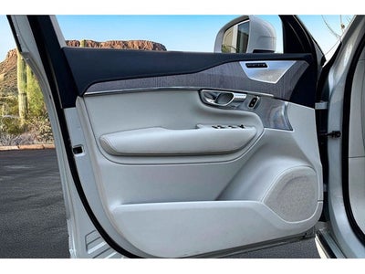 2022 Volvo XC90 Recharge Plug-In Hybrid T8 Inscription 7 Passenger