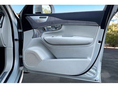 2022 Volvo XC90 Recharge Plug-In Hybrid T8 Inscription 7 Passenger
