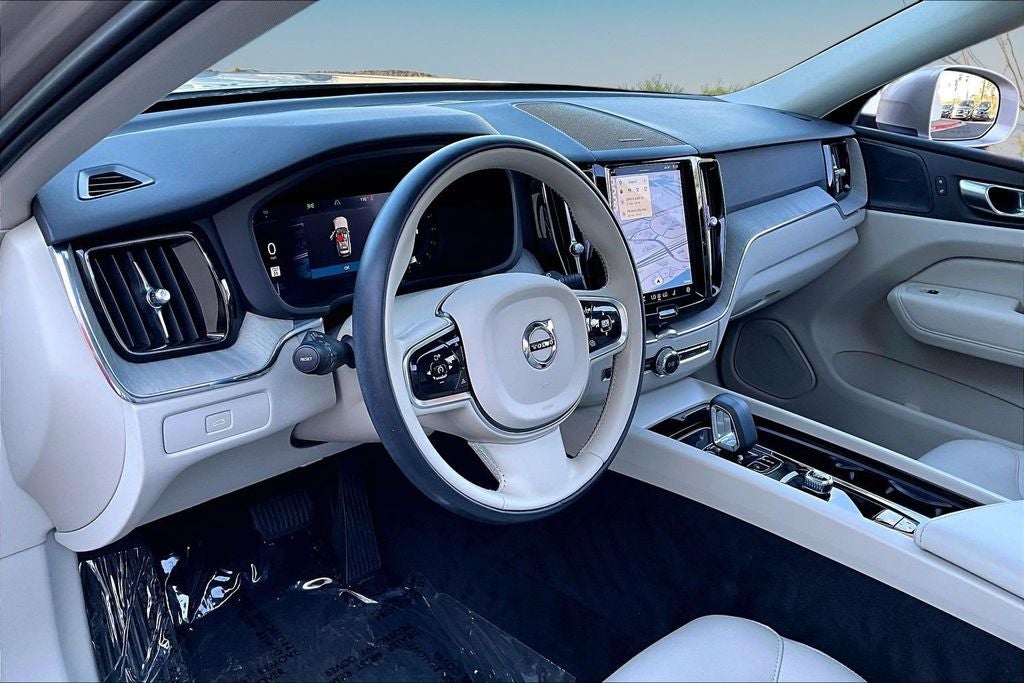 2023 Volvo XC60 B5 Plus Bright Theme