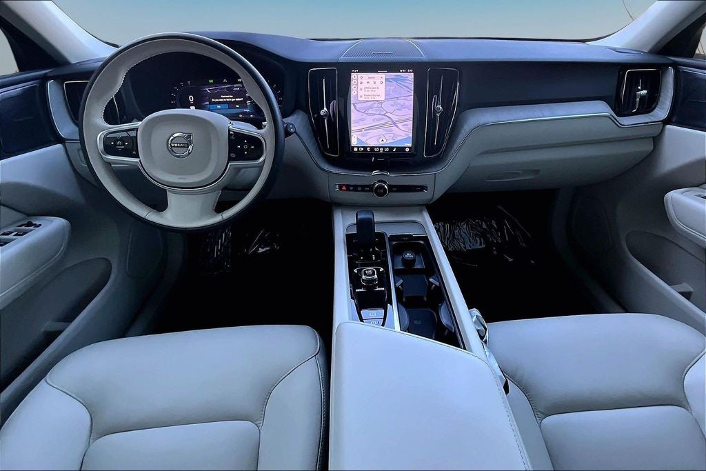 2023 Volvo XC60 B5 Plus Bright Theme