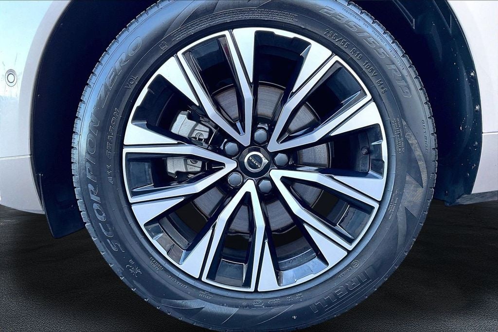 2023 Volvo XC60 B5 Plus Bright Theme