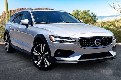 2025 Volvo V60 Cross Country B5 Plus