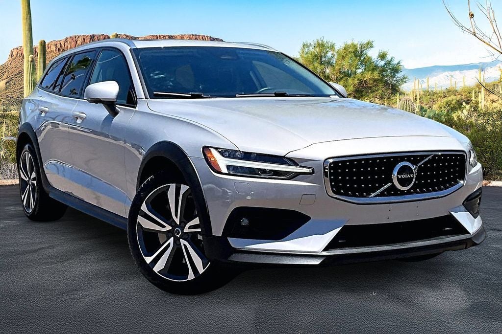 2025 Volvo V60 Cross Country B5 Plus