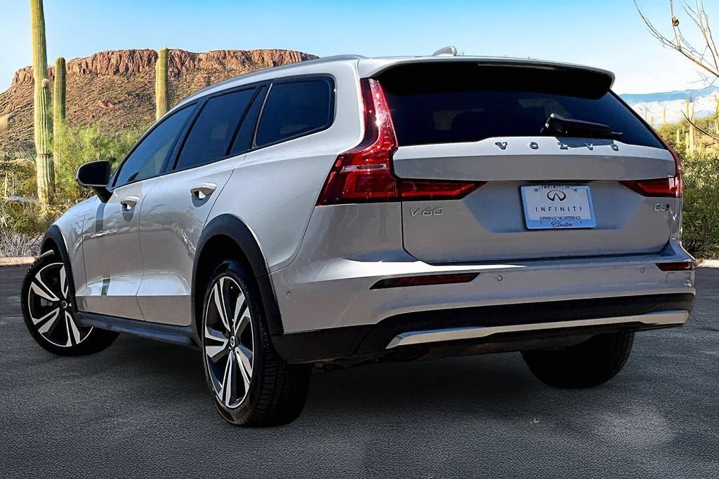 2025 Volvo V60 Cross Country B5 Plus