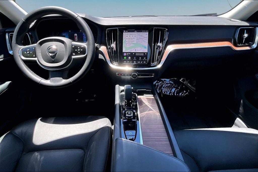 2025 Volvo V60 Cross Country B5 Plus