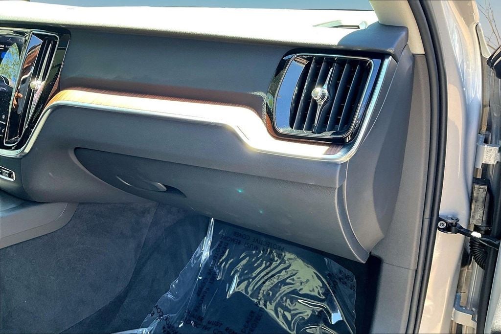 2025 Volvo V60 Cross Country B5 Plus