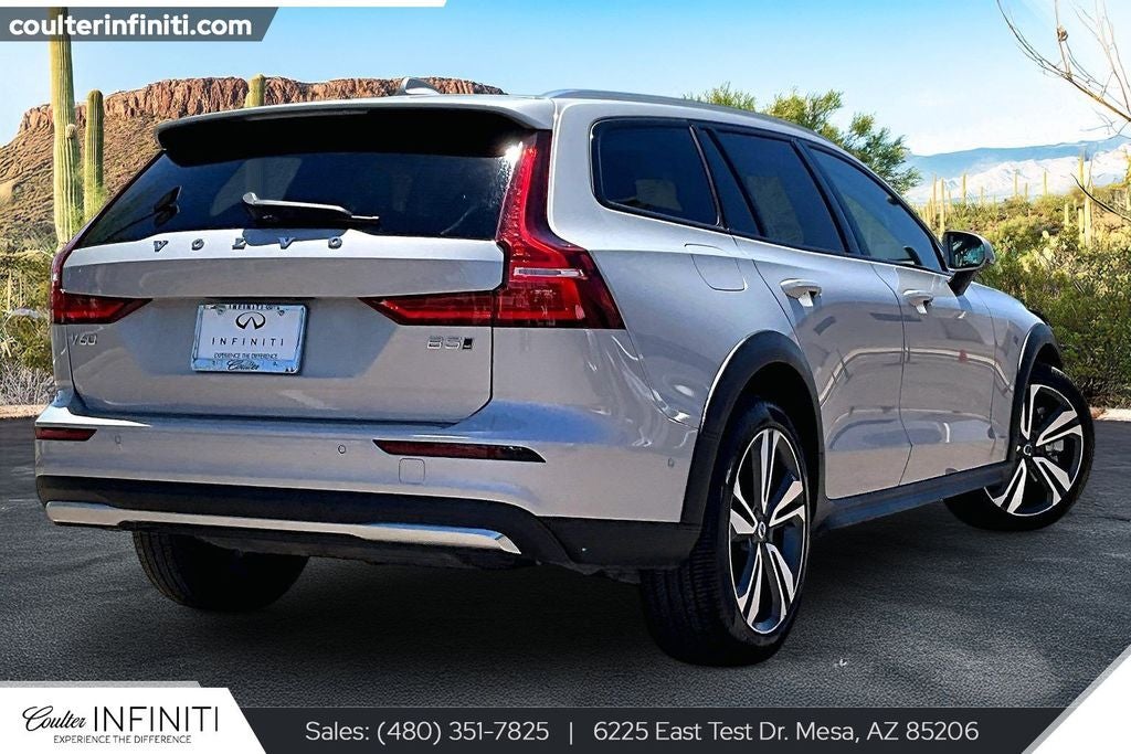 2025 Volvo V60 Cross Country B5 Plus