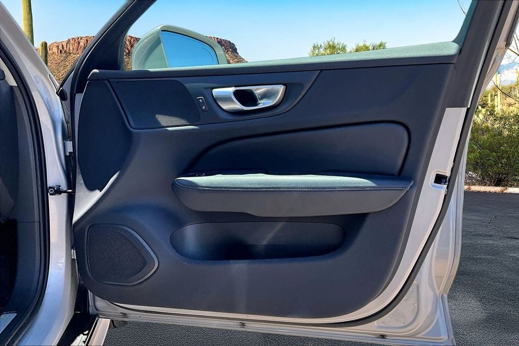 2025 Volvo V60 Cross Country B5 Plus