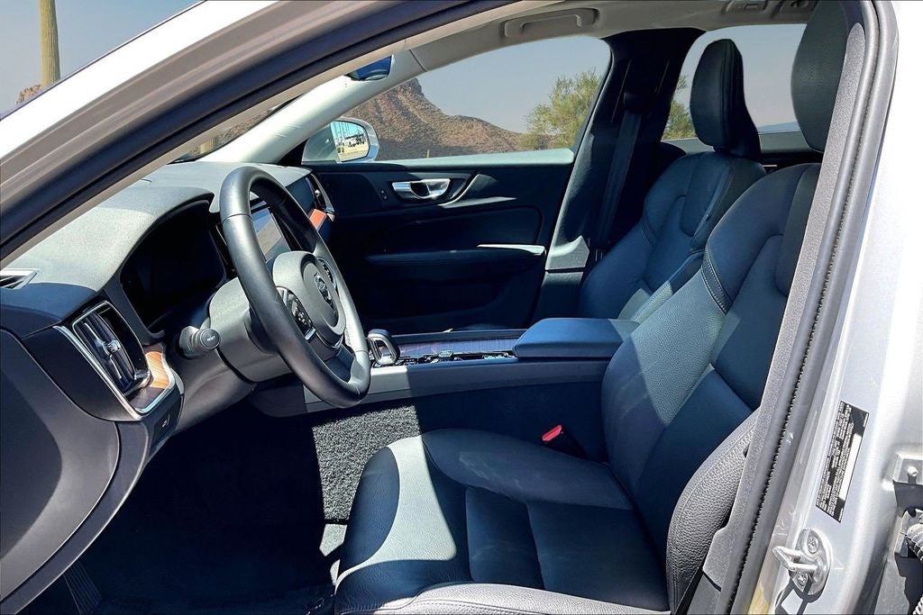 2025 Volvo V60 Cross Country B5 Plus