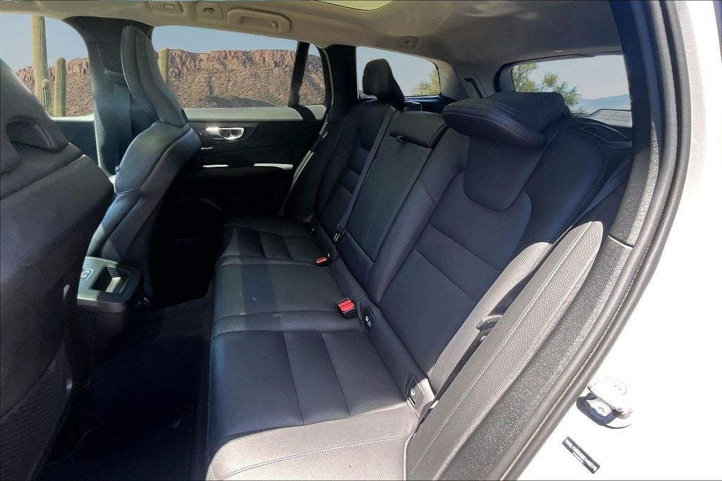2025 Volvo V60 Cross Country B5 Plus