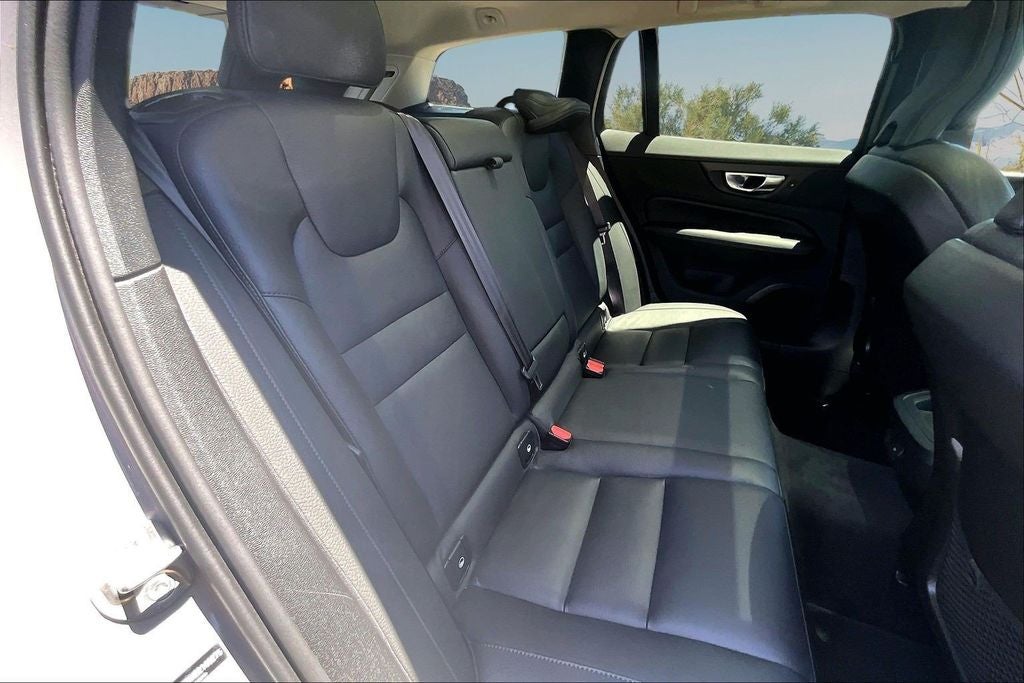 2025 Volvo V60 Cross Country B5 Plus