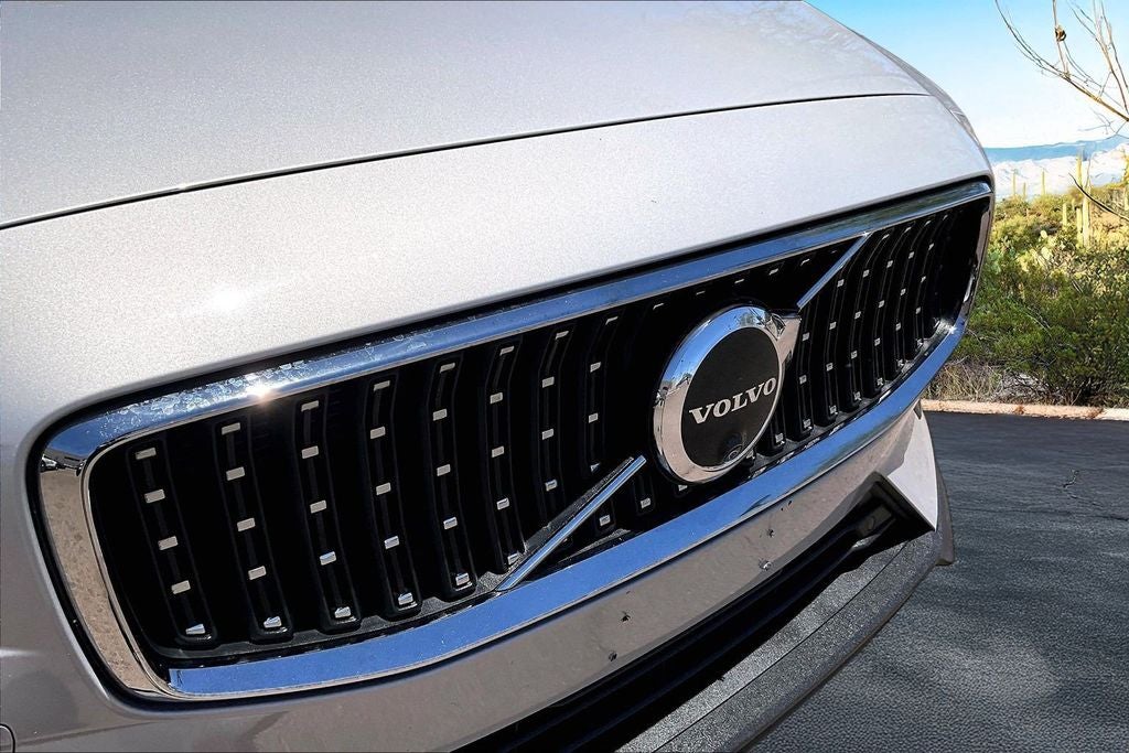 2025 Volvo V60 Cross Country B5 Plus