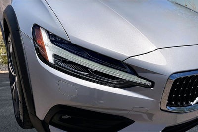 2025 Volvo V60 Cross Country B5 Plus