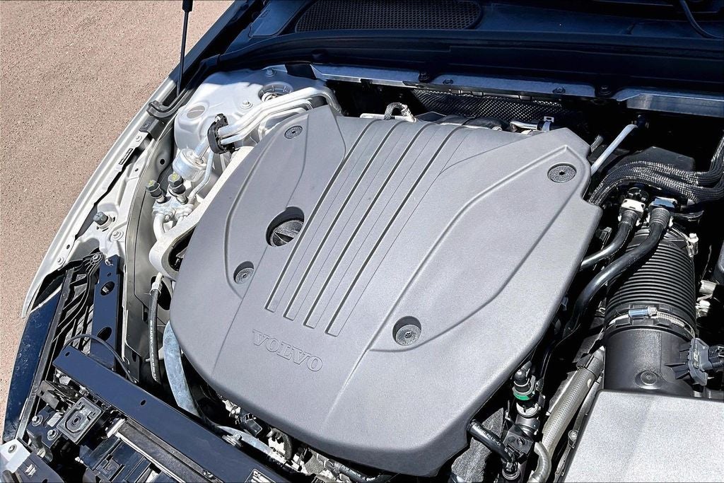 2025 Volvo V60 Cross Country B5 Plus