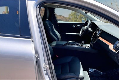2025 Volvo V60 Cross Country B5 Plus