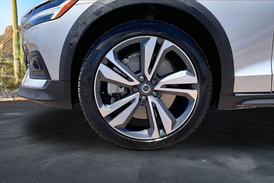 2025 Volvo V60 Cross Country B5 Plus