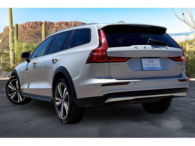 2025 Volvo V60 Cross Country B5 Plus