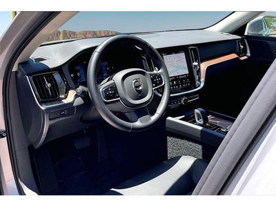 2025 Volvo V60 Cross Country B5 Plus