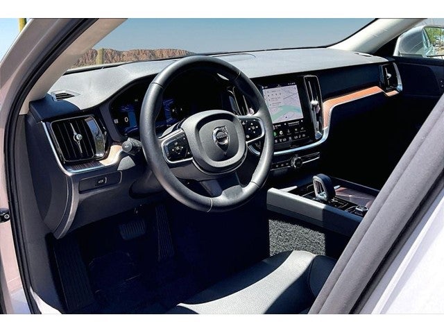 2025 Volvo V60 Cross Country B5 Plus