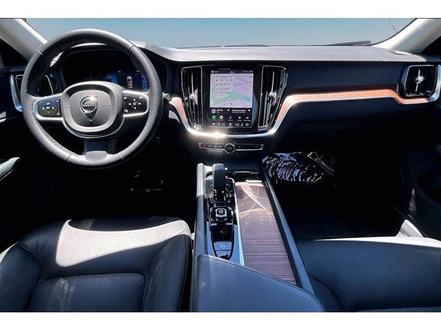 2025 Volvo V60 Cross Country B5 Plus