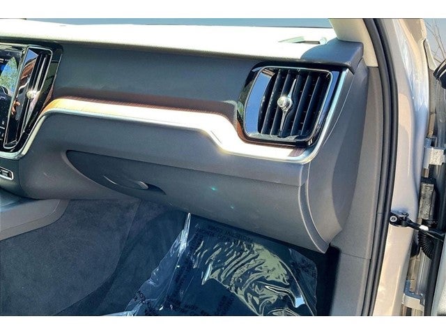 2025 Volvo V60 Cross Country B5 Plus