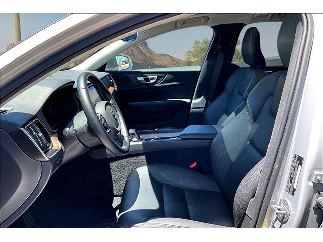 2025 Volvo V60 Cross Country B5 Plus