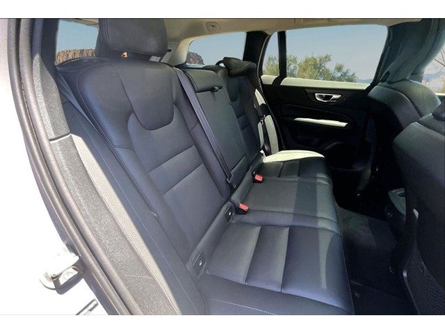 2025 Volvo V60 Cross Country B5 Plus
