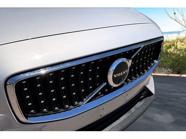 2025 Volvo V60 Cross Country B5 Plus