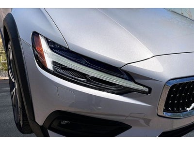 2025 Volvo V60 Cross Country B5 Plus