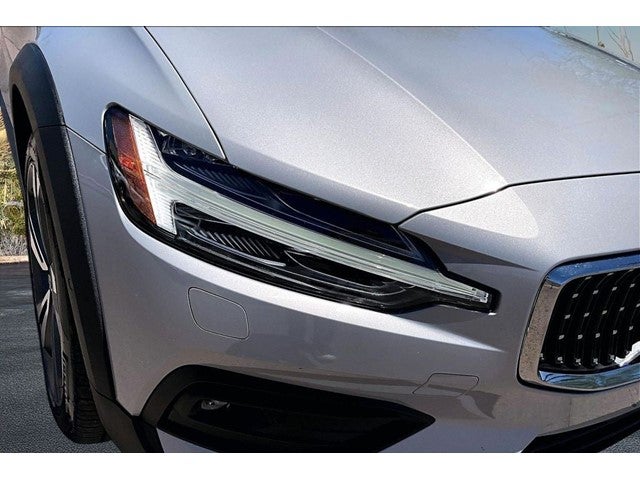 2025 Volvo V60 Cross Country B5 Plus