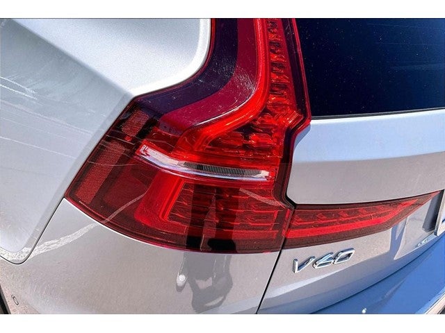 2025 Volvo V60 Cross Country B5 Plus