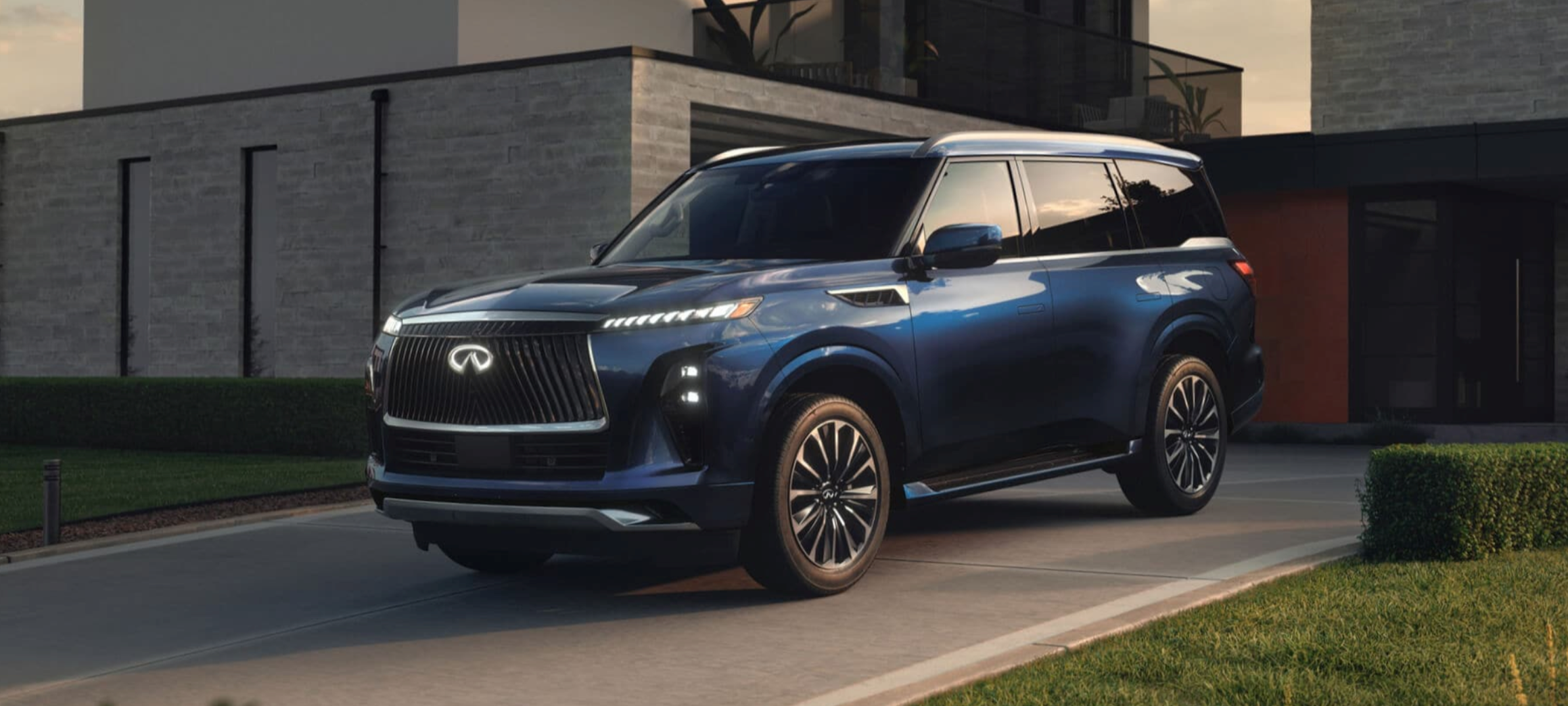 2026 INFINITI QX80 side angle view